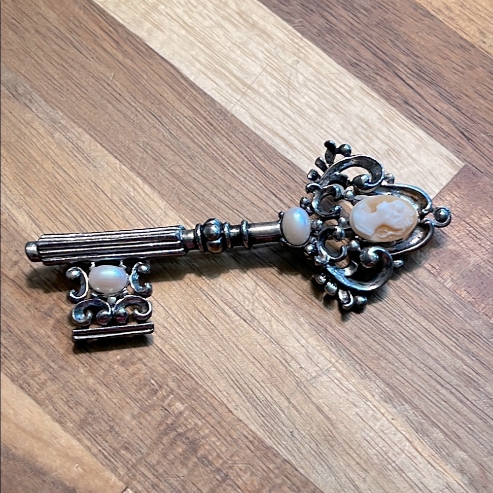 Antique Silver Tone Large Cameo Key Brooch. P20